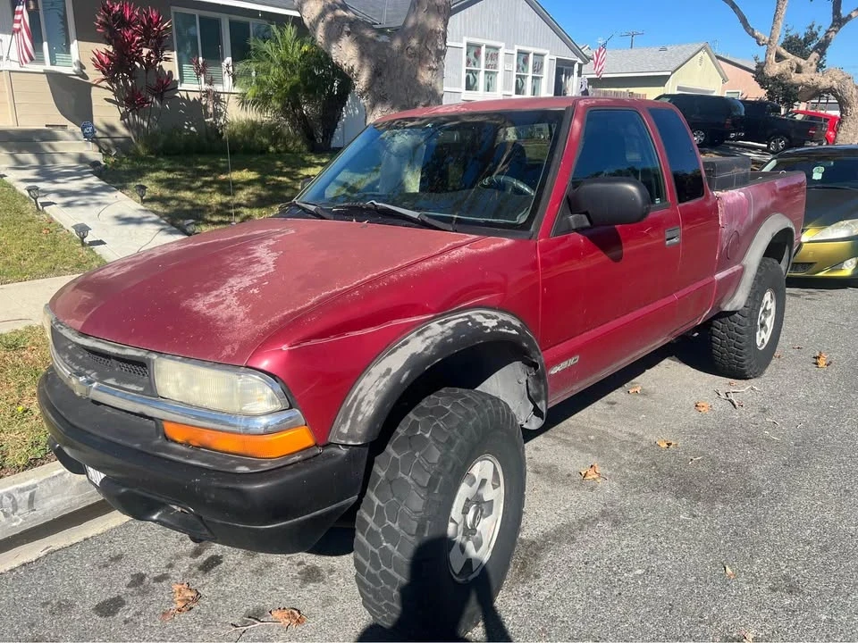 2000 Chevrolet S-10 - Image 2 of 8