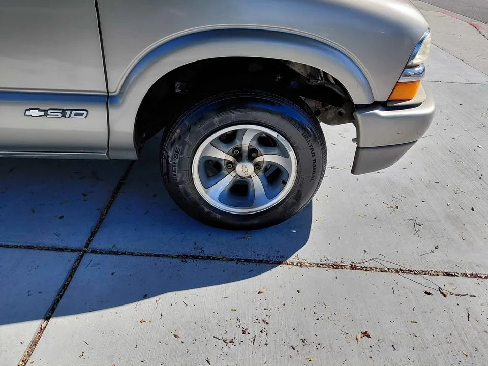 2000 Chevrolet S-10 - Image 8 of 9
