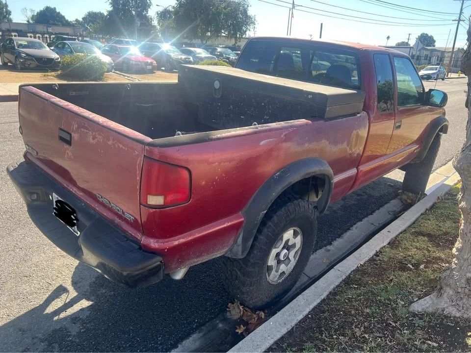 2000 Chevrolet S-10 - Image 6 of 8