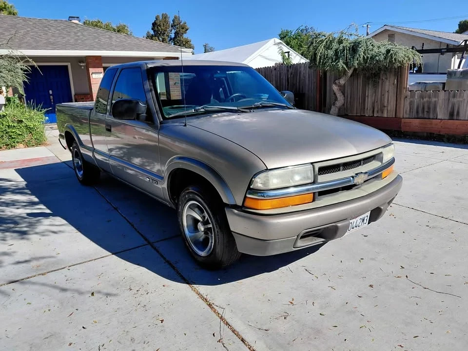 2000 Chevrolet S-10 - Image 2 of 9