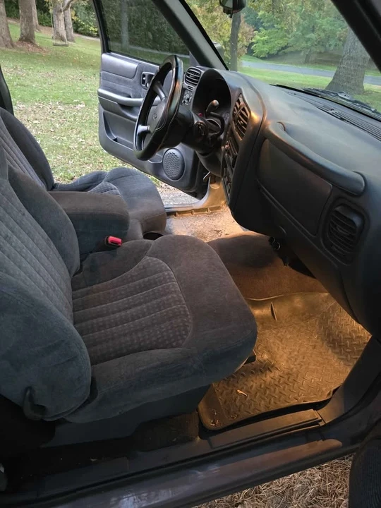 2000 Chevrolet S-10 - Image 9 of 20