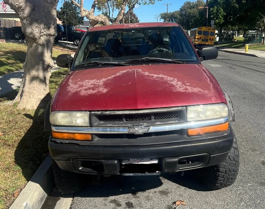 2000 Chevrolet S-10 - Image 3 of 8