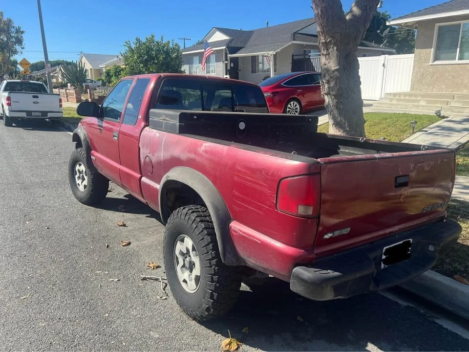 2000 Chevrolet S-10 - Image 5 of 8