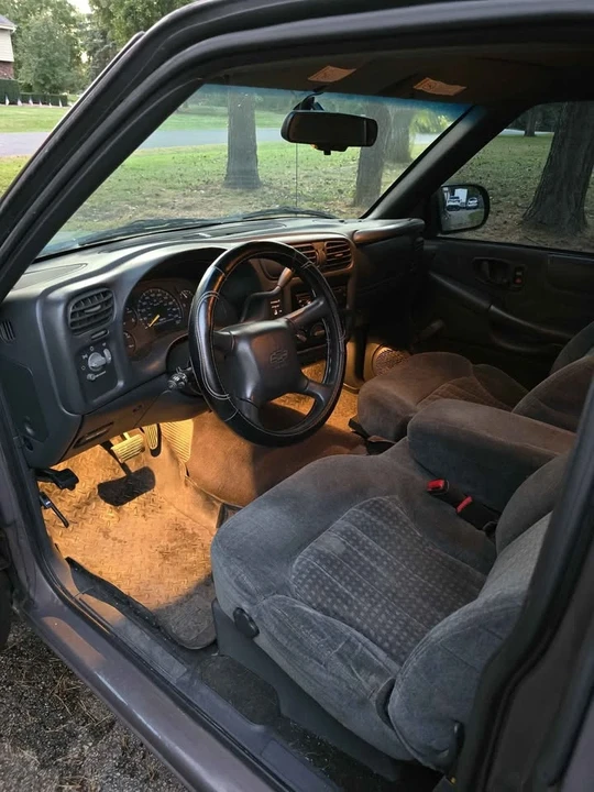 2000 Chevrolet S-10 - Image 8 of 20