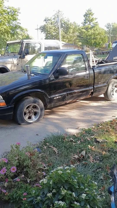 2000 Chevrolet S-10 - Image 4 of 4