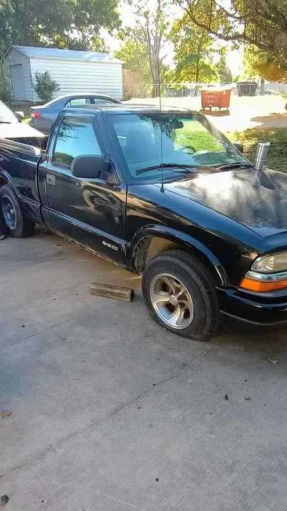 2000 Chevrolet S-10 - Image 3 of 4