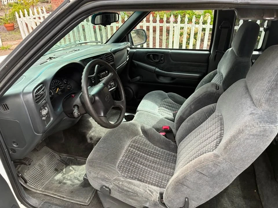 2000 Chevrolet S-10 - Image 6 of 10