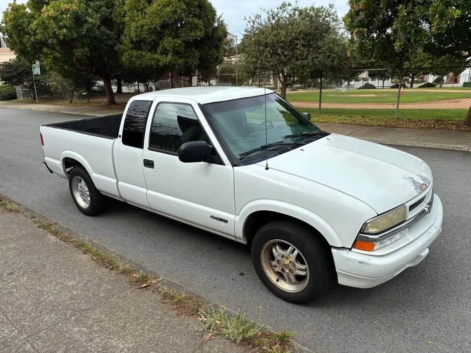 2000 Chevrolet S-10 - Image 4 of 10