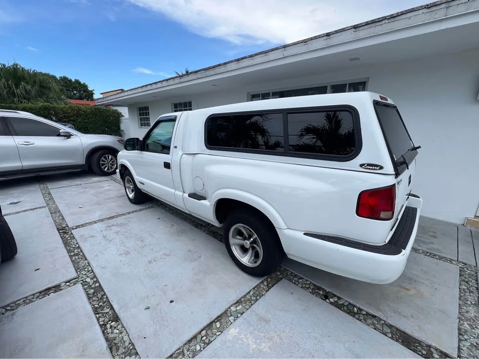 2000 Chevrolet S-10 - Image 2 of 6