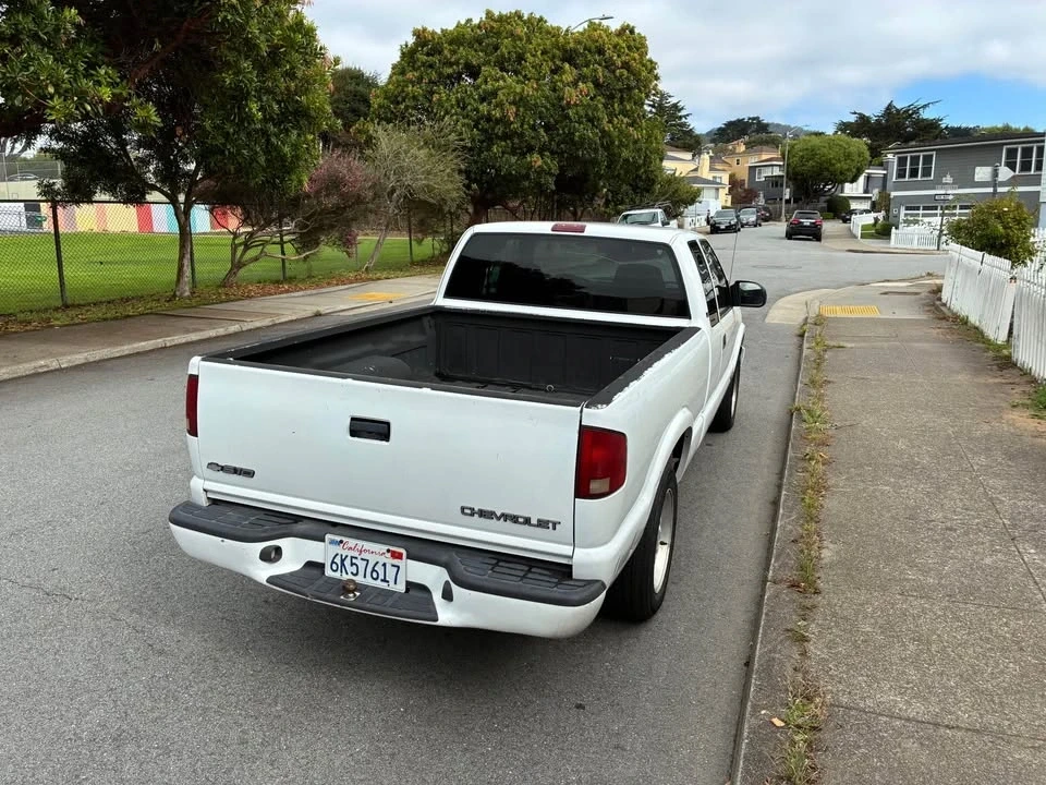 2000 Chevrolet S-10 - Image 5 of 10