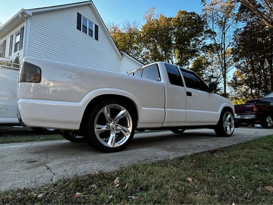 2000 Chevrolet S-10 - Image 2 of 6