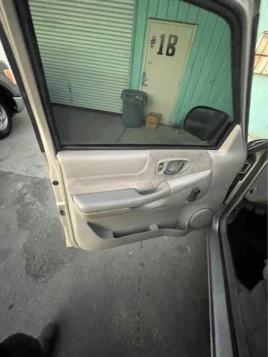 2000 Chevrolet S-10 - Image 8 of 11