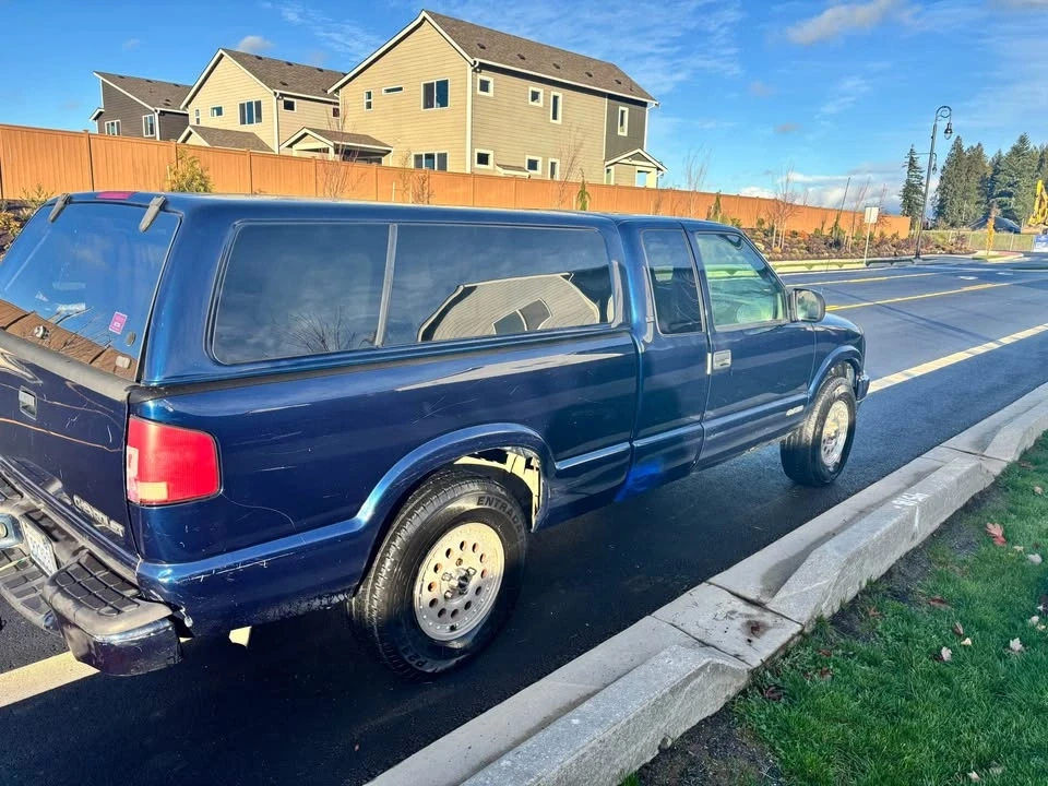 2000 Chevrolet S-10 - Image 3 of 8