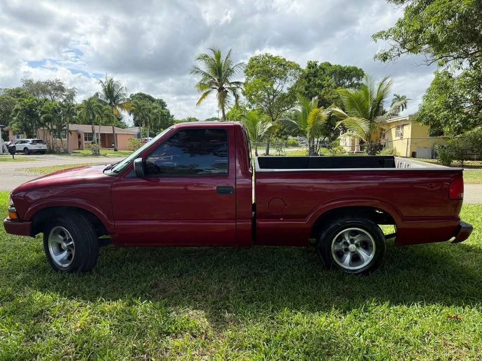 2000 Chevrolet S-10 - Image 5 of 18
