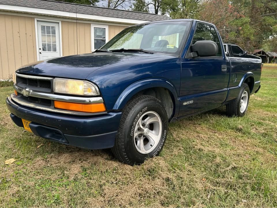 2000 Chevrolet S-10 - Image 2 of 10