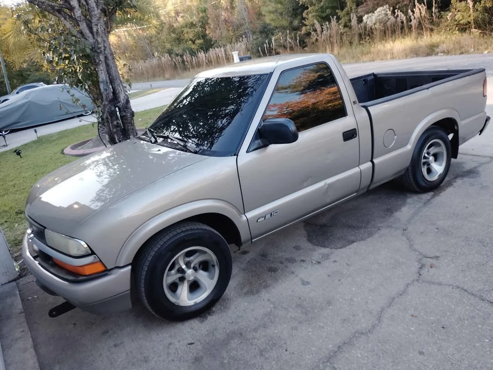 2000 Chevrolet S-10 - Image 2 of 5