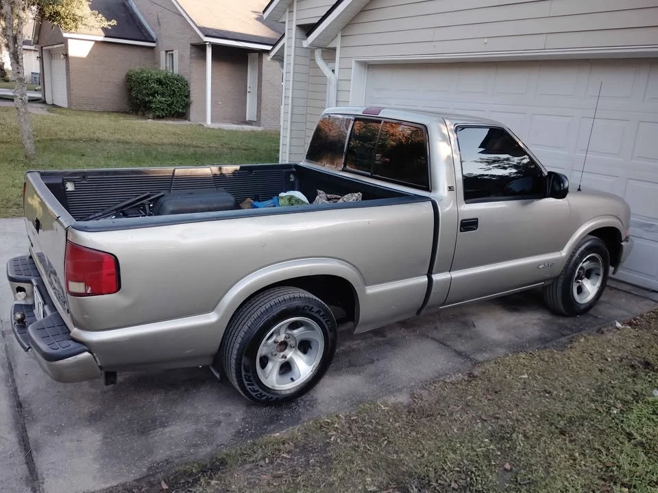 2000 Chevrolet S-10 - Image 3 of 5
