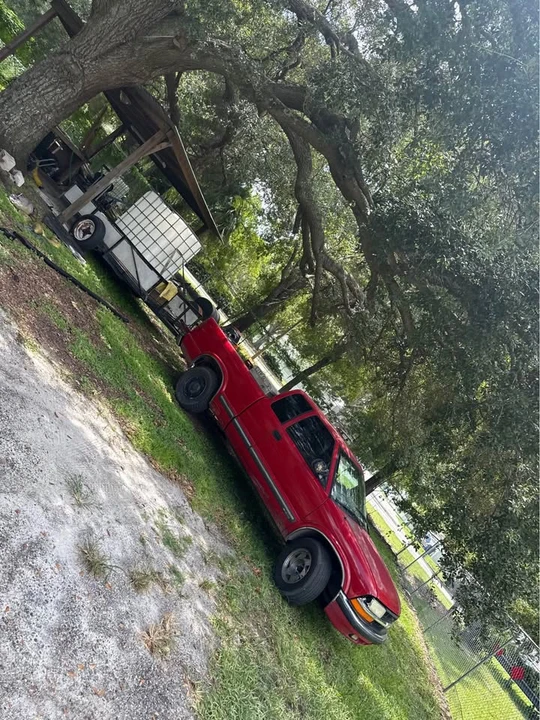 2000 Chevrolet S-10 - Image 2 of 5
