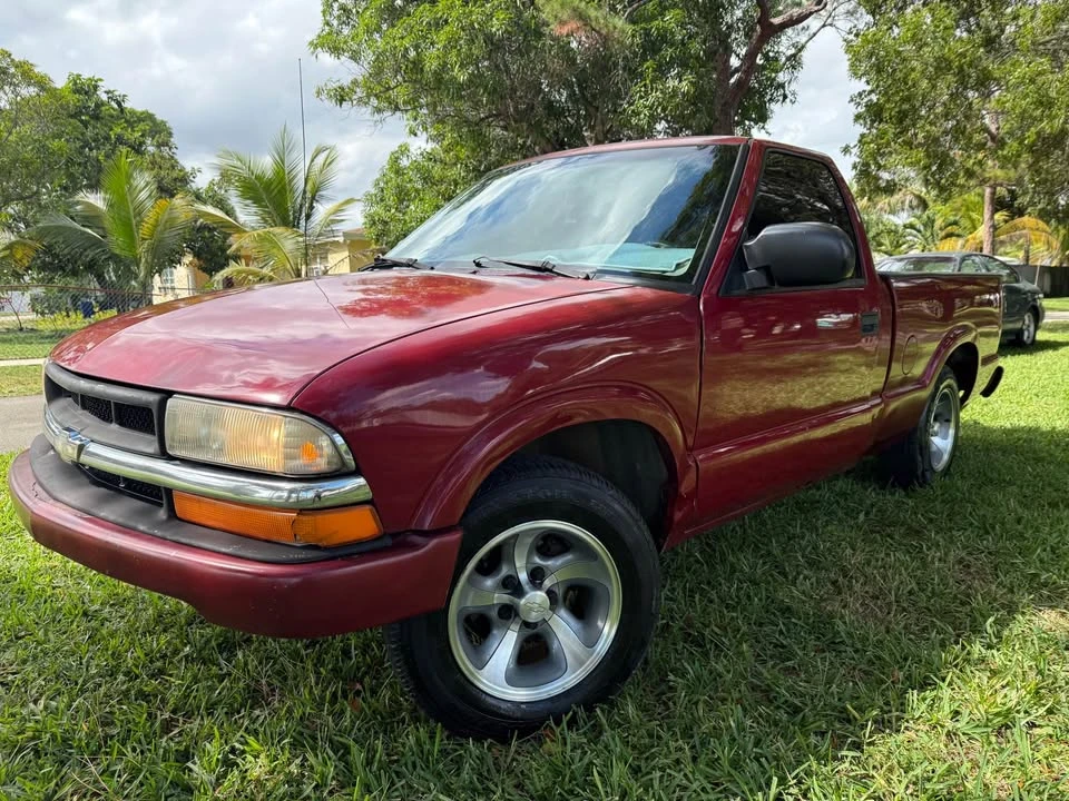2000 Chevrolet S-10 - Image 2 of 18
