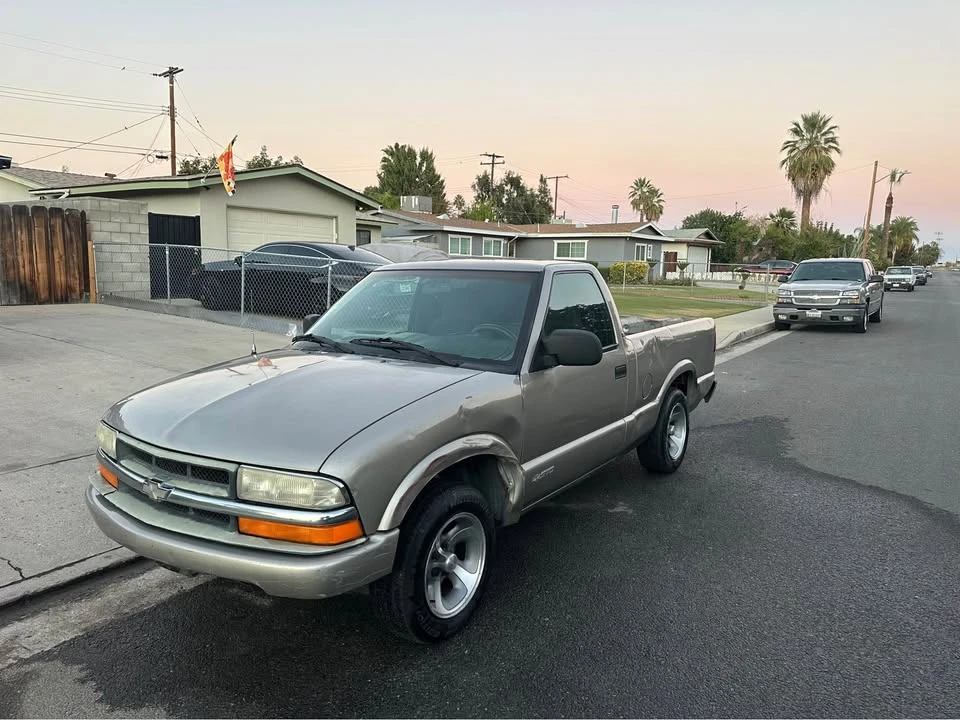 2000 Chevrolet S-10 - Image 3 of 11