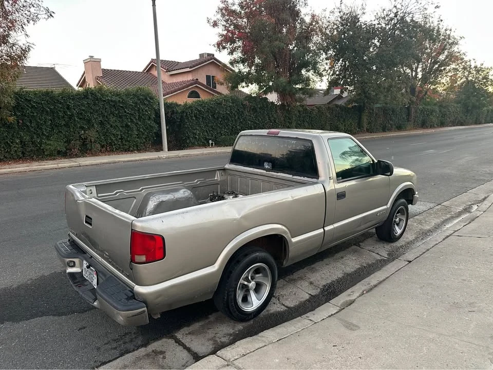 2000 Chevrolet S-10 - Image 5 of 11