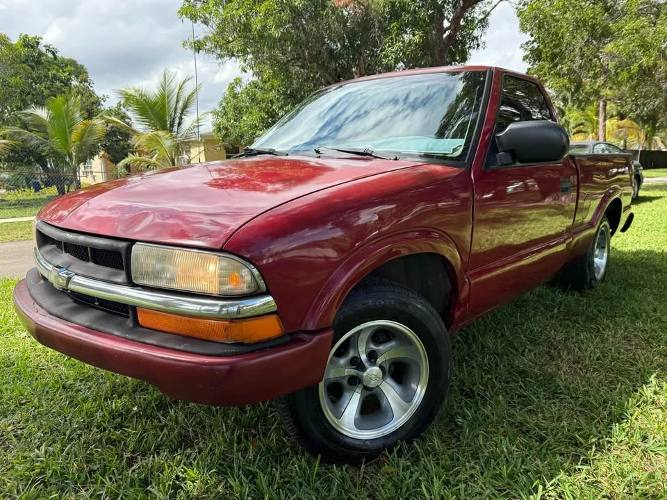 2000 Chevrolet S-10 - Image 9 of 17