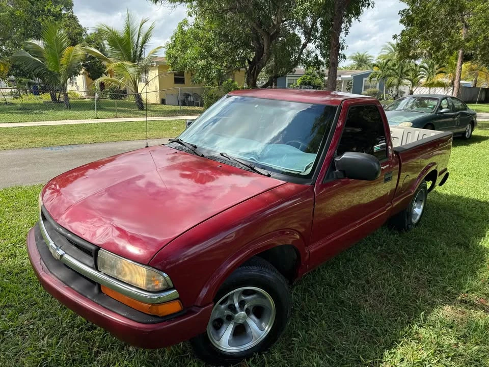 2000 Chevrolet S-10 - Image 2 of 17