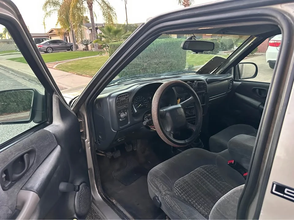 2000 Chevrolet S-10 - Image 8 of 11