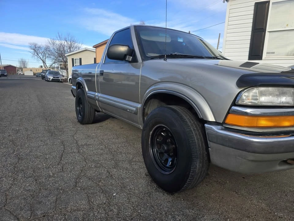 2000 Chevrolet S-10 - Image 4 of 5
