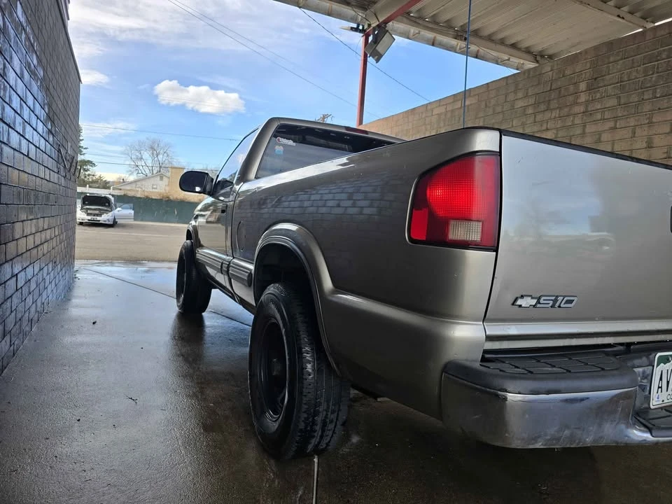 2000 Chevrolet S-10 - Image 3 of 5