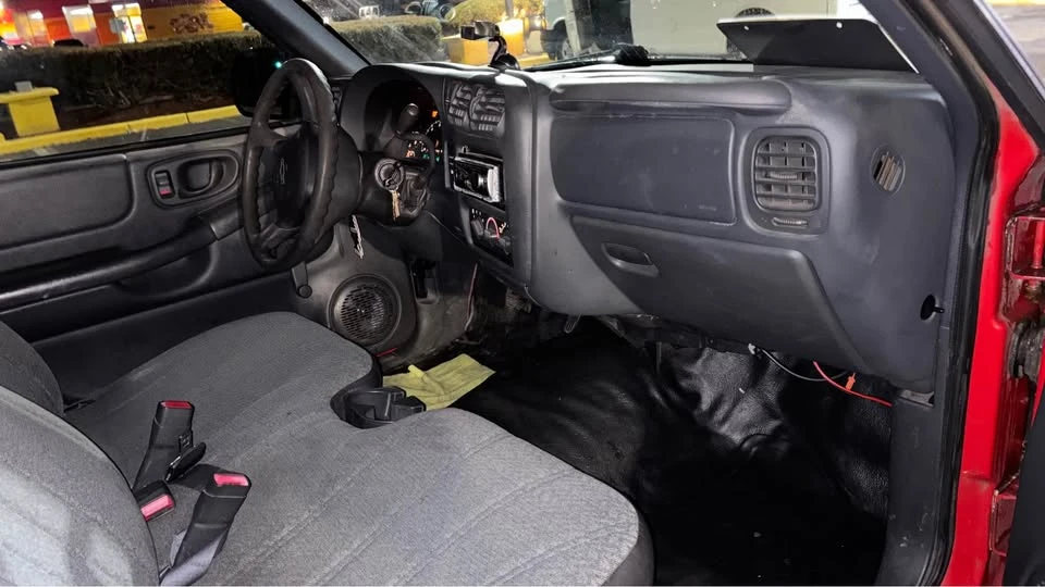 2000 Chevrolet S-10 - Image 7 of 12