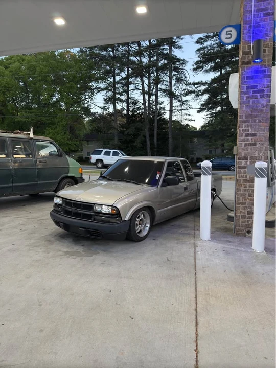 2000 Chevrolet S-10 - Image 3 of 8