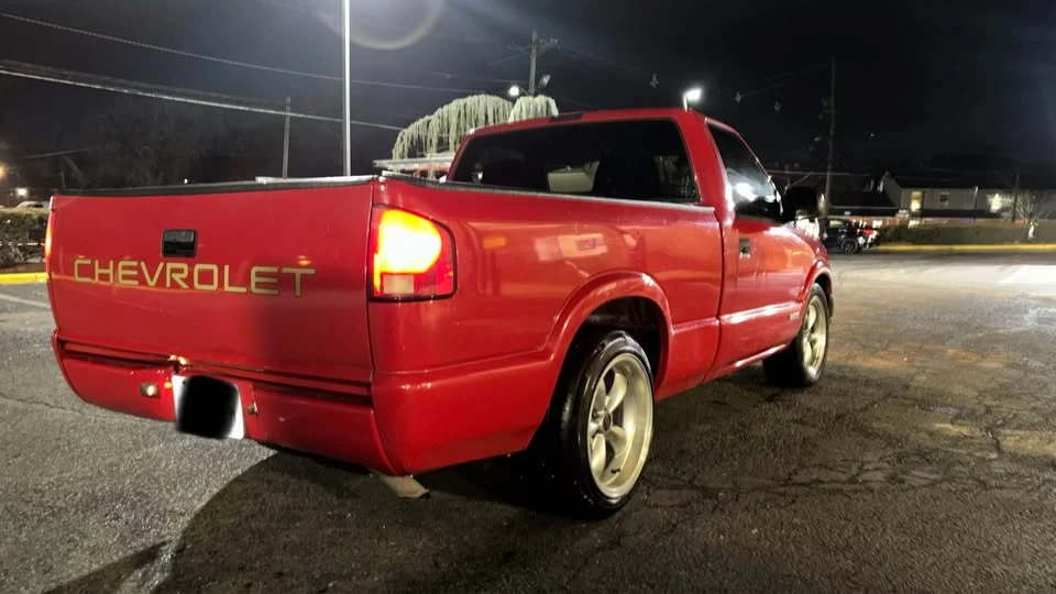 2000 Chevrolet S-10 - Image 2 of 12