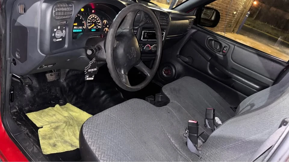 2000 Chevrolet S-10 - Image 5 of 12