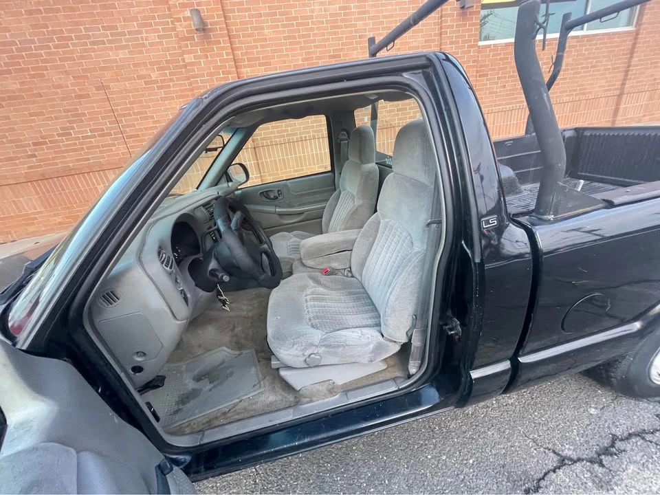 2000 Chevrolet S-10 - Image 8 of 15
