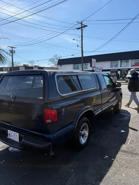 2000 Chevrolet S-10 - Image 3 of 7