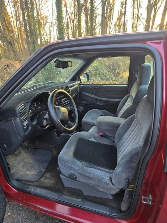 2000 Chevrolet S-10 - Image 6 of 10