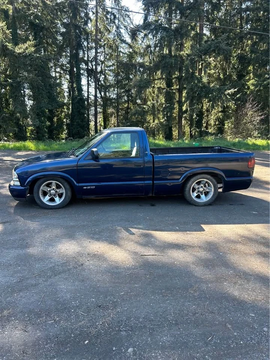 2000 Chevrolet S-10 - Image 2 of 10