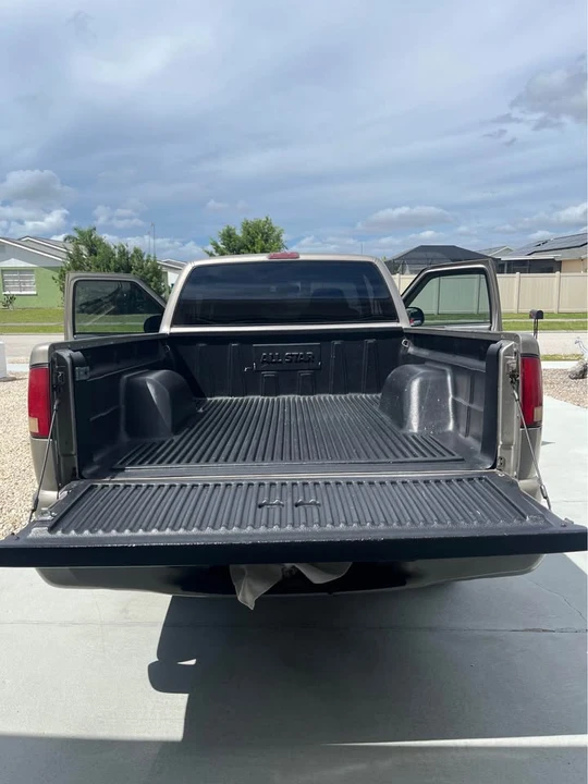 2000 Chevrolet S-10 - Image 3 of 6