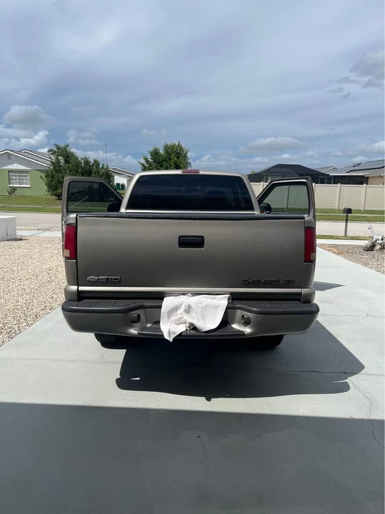 2000 Chevrolet S-10 - Image 2 of 6