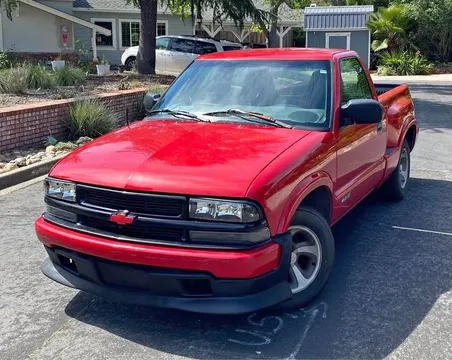 2000 Chevrolet S-10 LS Pickup
