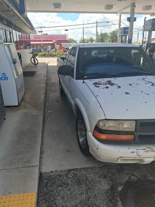 2000 Chevrolet S-10 - Image 8 of 11