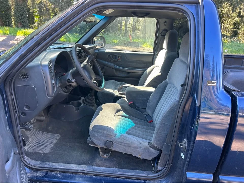 2000 Chevrolet S-10 - Image 8 of 10