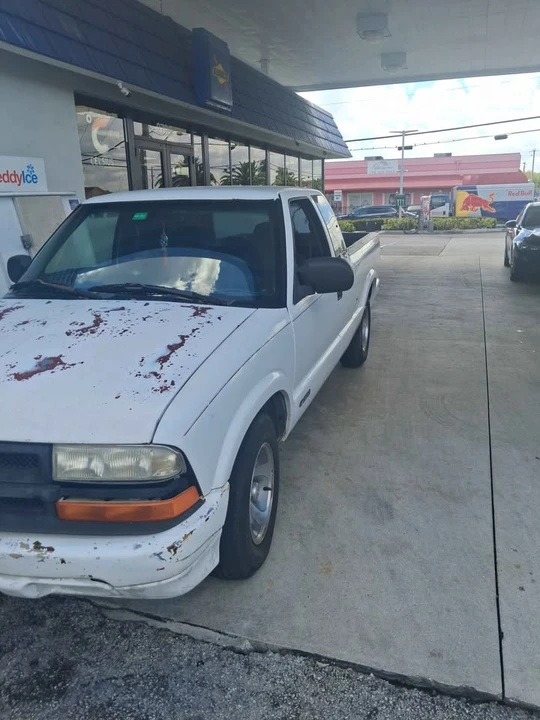 2000 Chevrolet S-10 - Image 6 of 11
