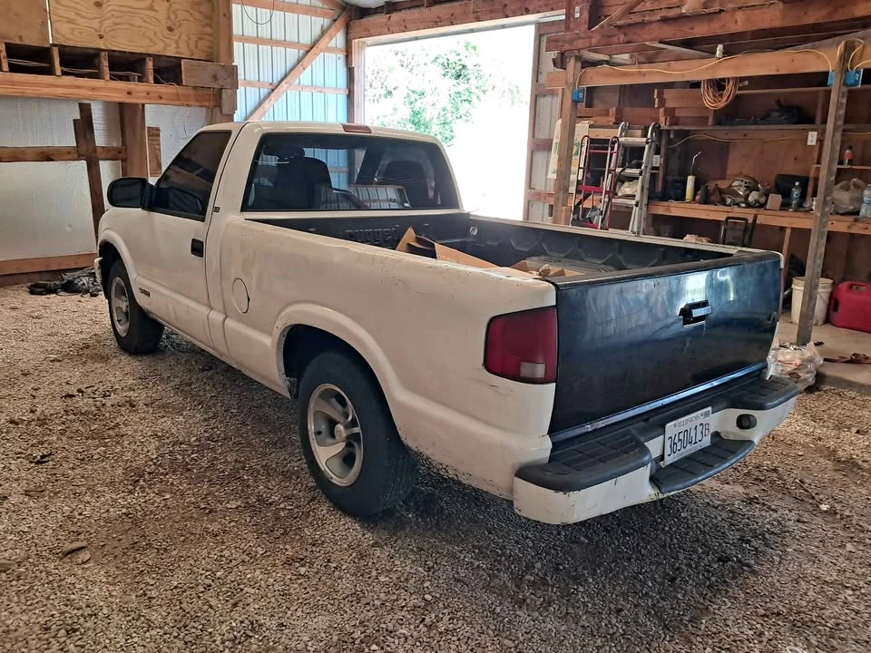 2000 Chevrolet S-10 - Image 3 of 8