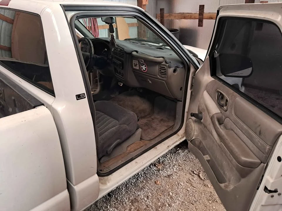 2000 Chevrolet S-10 - Image 6 of 8