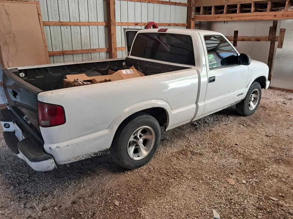 2000 Chevrolet S-10 - Image 2 of 8