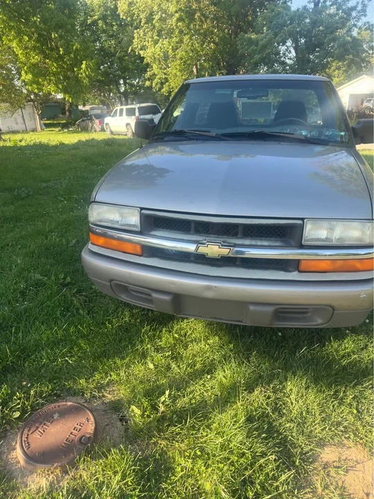 2000 Chevrolet S-10 - Image 2 of 7