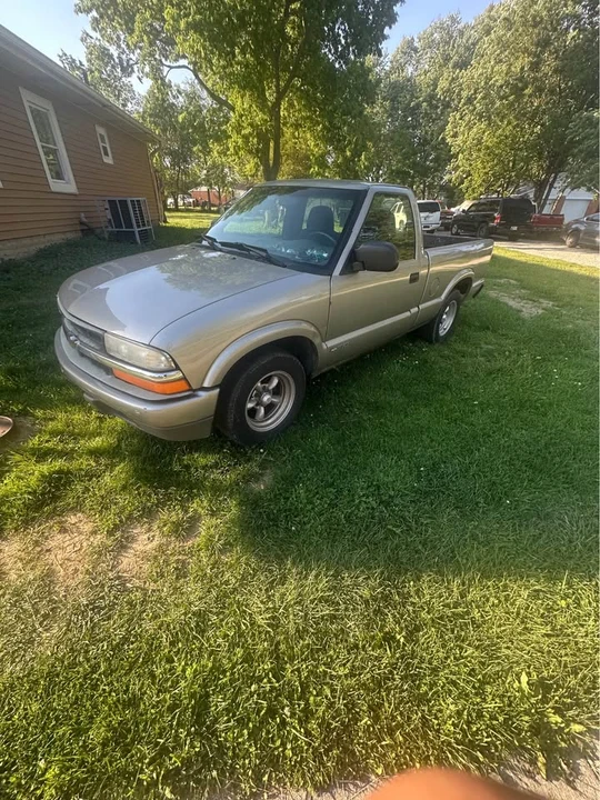 2000 Chevrolet S-10 - Image 3 of 7