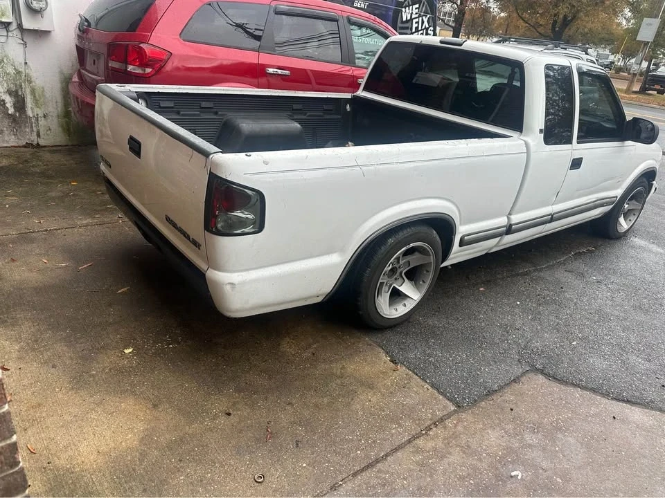 2000 Chevrolet S-10 - Image 2 of 6